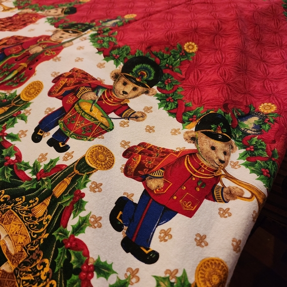 Wilton Court Christmas Holiday Tablecloth Marching Band Instrument Bears Soldier - Picture 7 of 11